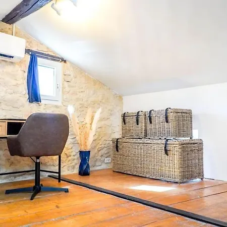 Le Charmant, Calme, Et Climatise !